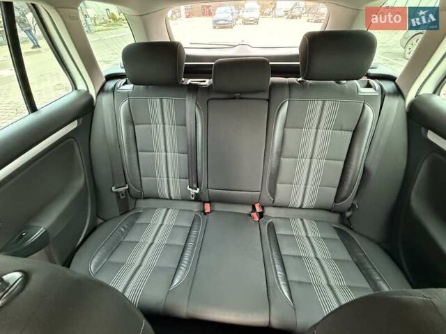 Белый Фольксваген Гольф, объемом двигателя 1.6 л и пробегом 256 тыс. км за 7150 $, фото 13 на Automoto.ua