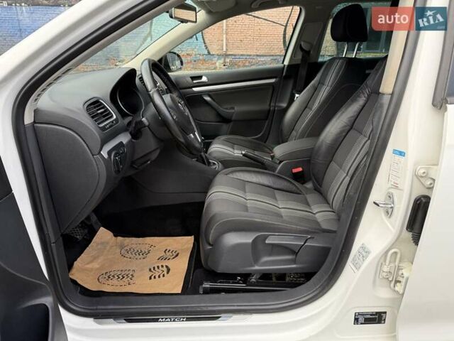 Белый Фольксваген Гольф, объемом двигателя 1.6 л и пробегом 256 тыс. км за 7150 $, фото 6 на Automoto.ua