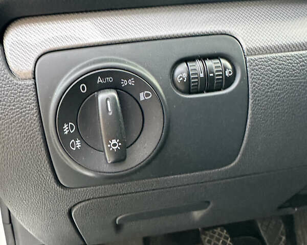 Білий Фольксваген Гольф, об'ємом двигуна 1.6 л та пробігом 215 тис. км за 8600 $, фото 37 на Automoto.ua