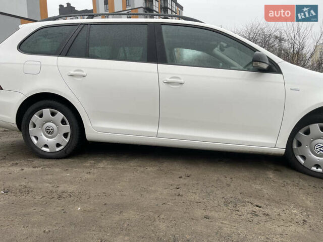 Белый Фольксваген Гольф, объемом двигателя 1.6 л и пробегом 314 тыс. км за 7900 $, фото 4 на Automoto.ua