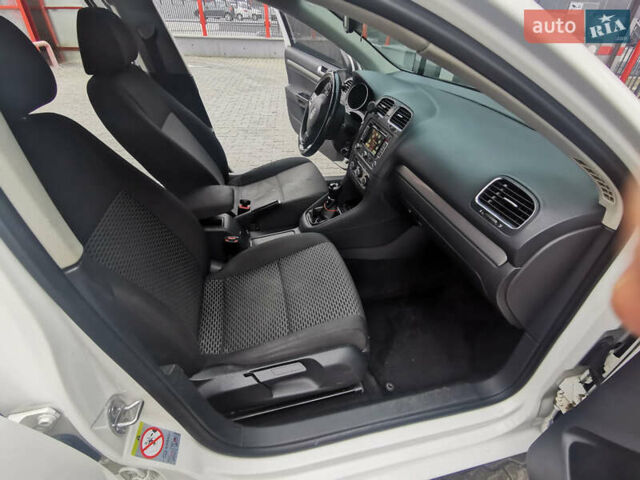 Белый Фольксваген Гольф, объемом двигателя 1.6 л и пробегом 285 тыс. км за 8100 $, фото 29 на Automoto.ua