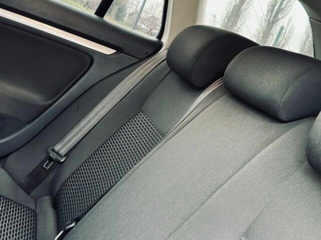 Білий Фольксваген Гольф, об'ємом двигуна 1.6 л та пробігом 263 тис. км за 7999 $, фото 13 на Automoto.ua