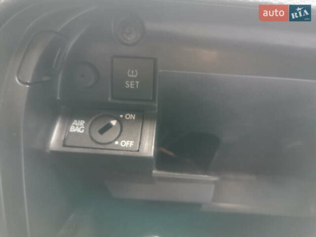 Белый Фольксваген Гольф, объемом двигателя 1.6 л и пробегом 285 тыс. км за 8100 $, фото 23 на Automoto.ua