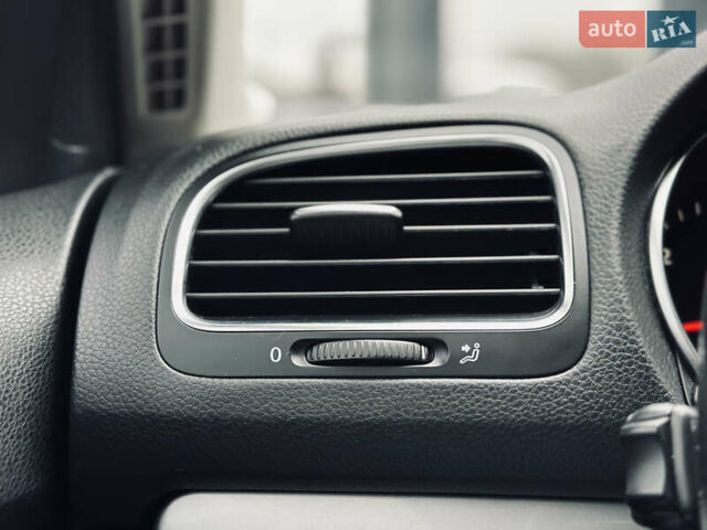 Белый Фольксваген Гольф, объемом двигателя 1.6 л и пробегом 263 тыс. км за 7999 $, фото 46 на Automoto.ua