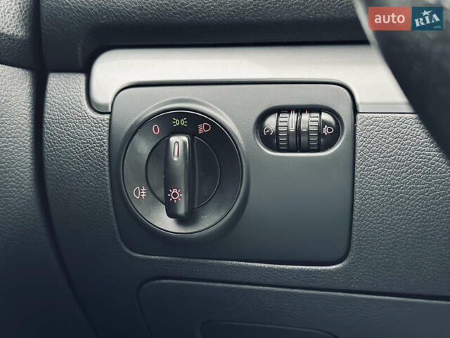 Белый Фольксваген Гольф, объемом двигателя 1.6 л и пробегом 263 тыс. км за 7999 $, фото 45 на Automoto.ua