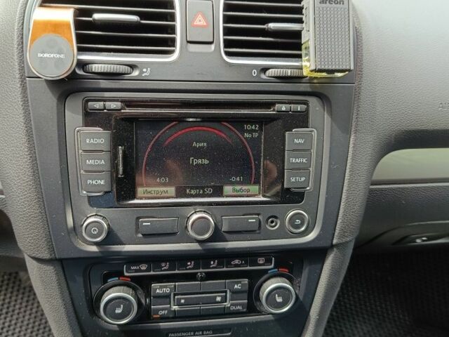 Білий Фольксваген Гольф, об'ємом двигуна 1.6 л та пробігом 227 тис. км за 7000 $, фото 5 на Automoto.ua