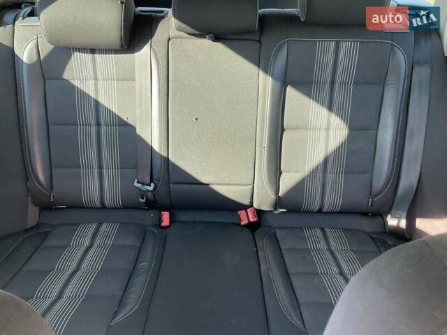 Білий Фольксваген Гольф, об'ємом двигуна 1.6 л та пробігом 250 тис. км за 7200 $, фото 16 на Automoto.ua