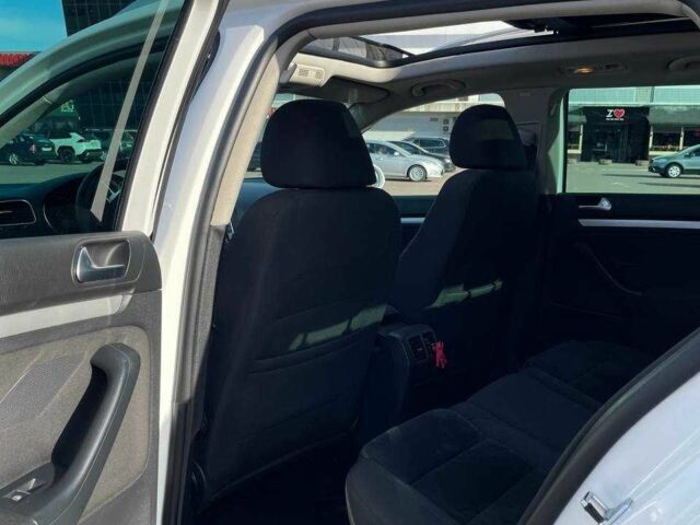 Белый Фольксваген Гольф, объемом двигателя 2 л и пробегом 300 тыс. км за 7650 $, фото 5 на Automoto.ua