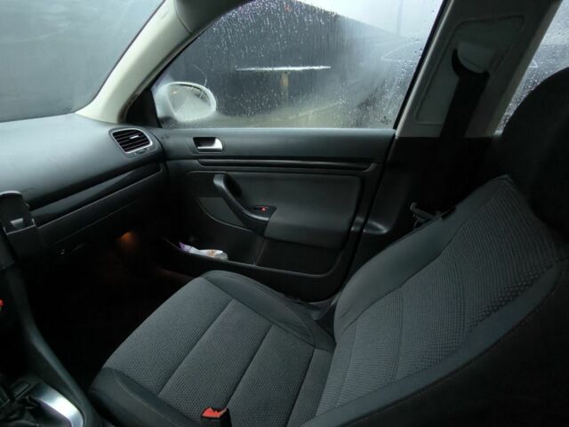 Белый Фольксваген Гольф, объемом двигателя 2 л и пробегом 320 тыс. км за 10000 $, фото 5 на Automoto.ua