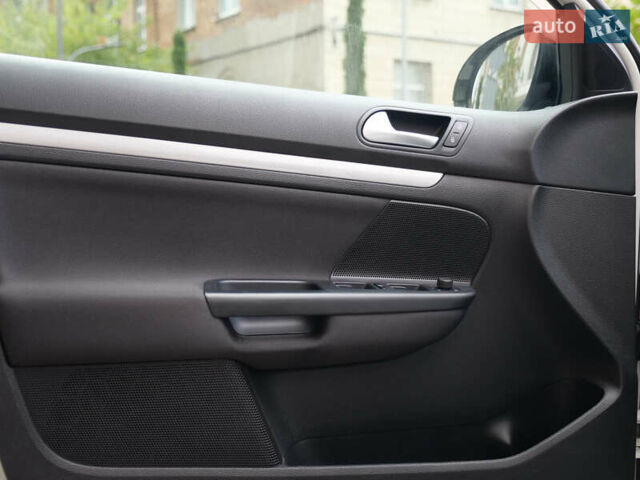 Білий Фольксваген Гольф, об'ємом двигуна 2 л та пробігом 253 тис. км за 9500 $, фото 21 на Automoto.ua