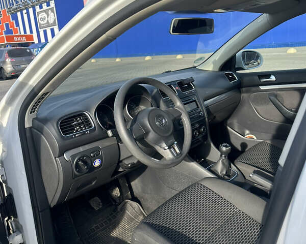 Білий Фольксваген Гольф, об'ємом двигуна 1.6 л та пробігом 352 тис. км за 8499 $, фото 17 на Automoto.ua