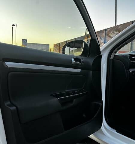 Білий Фольксваген Гольф, об'ємом двигуна 1.6 л та пробігом 288 тис. км за 9500 $, фото 26 на Automoto.ua