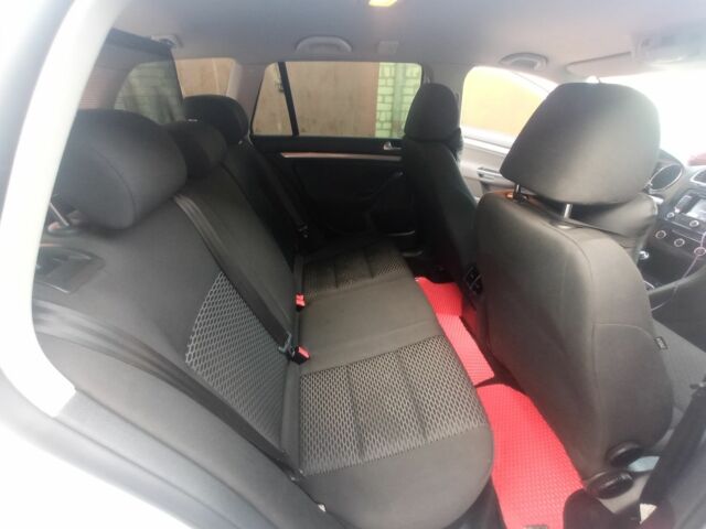 Белый Фольксваген Гольф, объемом двигателя 1.6 л и пробегом 268 тыс. км за 7000 $, фото 4 на Automoto.ua