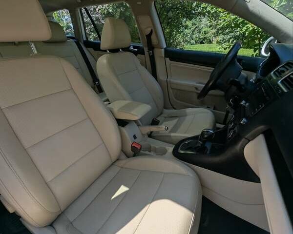 Белый Фольксваген Гольф, объемом двигателя 1.97 л и пробегом 241 тыс. км за 7600 $, фото 2 на Automoto.ua