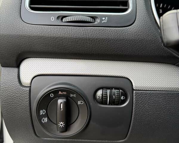 Белый Фольксваген Гольф, объемом двигателя 1.6 л и пробегом 256 тыс. км за 7150 $, фото 18 на Automoto.ua