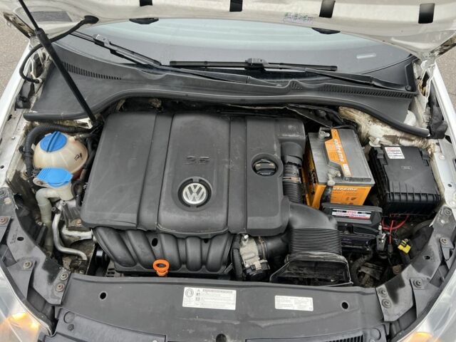 Білий Фольксваген Гольф, об'ємом двигуна 2.5 л та пробігом 258 тис. км за 6800 $, фото 16 на Automoto.ua