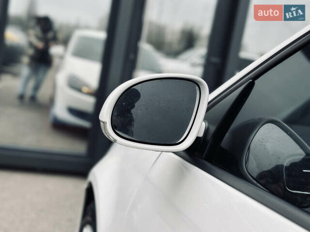 Белый Фольксваген Гольф, объемом двигателя 1.6 л и пробегом 263 тыс. км за 7999 $, фото 22 на Automoto.ua