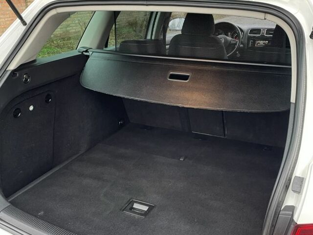 Белый Фольксваген Гольф, объемом двигателя 1.6 л и пробегом 177 тыс. км за 9900 $, фото 13 на Automoto.ua