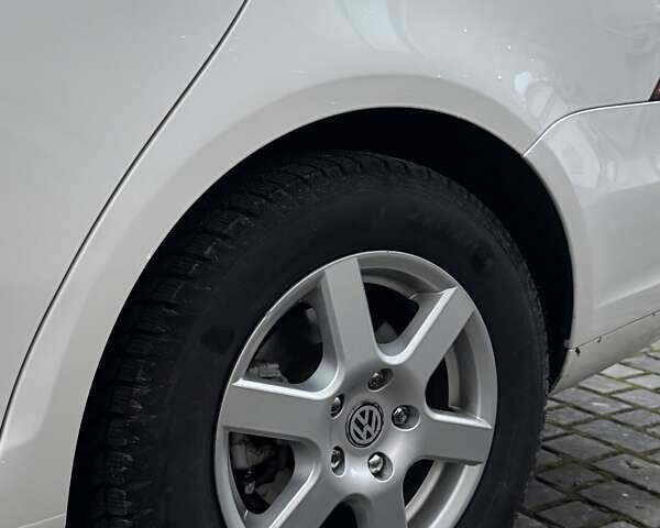 Белый Фольксваген Гольф, объемом двигателя 1.6 л и пробегом 235 тыс. км за 7200 $, фото 8 на Automoto.ua