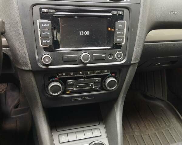 Білий Фольксваген Гольф, об'ємом двигуна 1.6 л та пробігом 202 тис. км за 7900 $, фото 5 на Automoto.ua