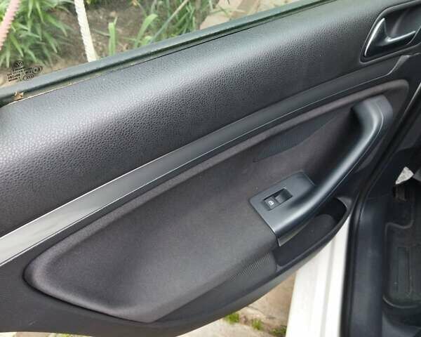 Білий Фольксваген Гольф, об'ємом двигуна 1.6 л та пробігом 202 тис. км за 7900 $, фото 10 на Automoto.ua