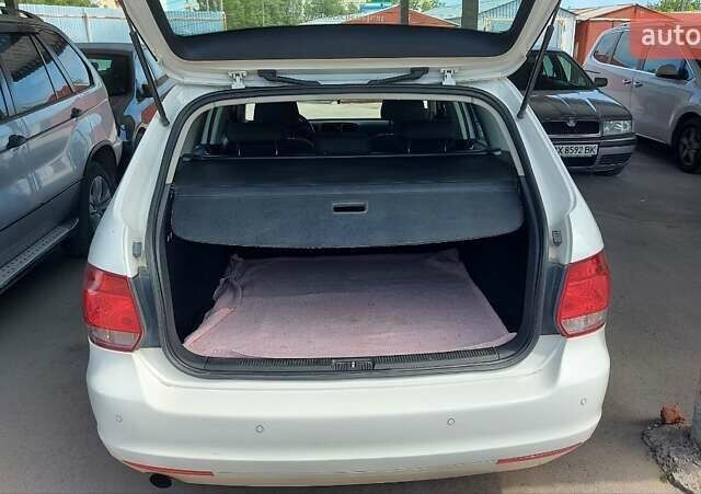 Белый Фольксваген Гольф, объемом двигателя 1.6 л и пробегом 198 тыс. км за 9200 $, фото 3 на Automoto.ua