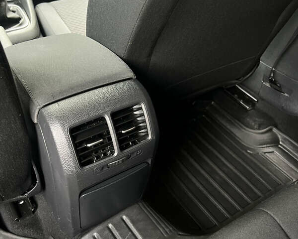 Белый Фольксваген Гольф, объемом двигателя 1.6 л и пробегом 228 тыс. км за 7900 $, фото 24 на Automoto.ua