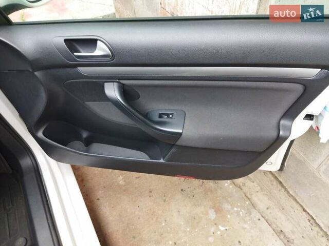 Білий Фольксваген Гольф, об'ємом двигуна 1.6 л та пробігом 202 тис. км за 7900 $, фото 12 на Automoto.ua