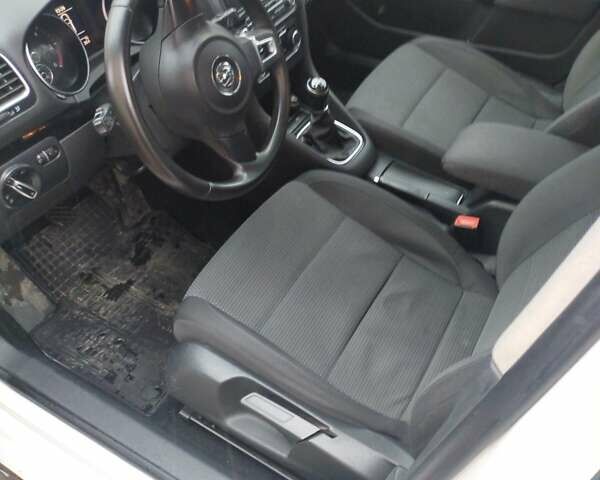 Белый Фольксваген Гольф, объемом двигателя 1.6 л и пробегом 263 тыс. км за 7000 $, фото 3 на Automoto.ua