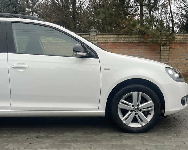 Белый Фольксваген Гольф, объемом двигателя 1.6 л и пробегом 177 тыс. км за 9900 $, фото 2 на Automoto.ua