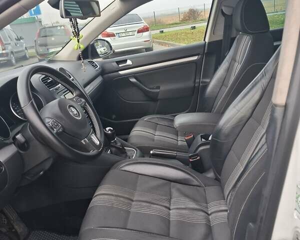 Белый Фольксваген Гольф, объемом двигателя 1.6 л и пробегом 293 тыс. км за 9300 $, фото 11 на Automoto.ua