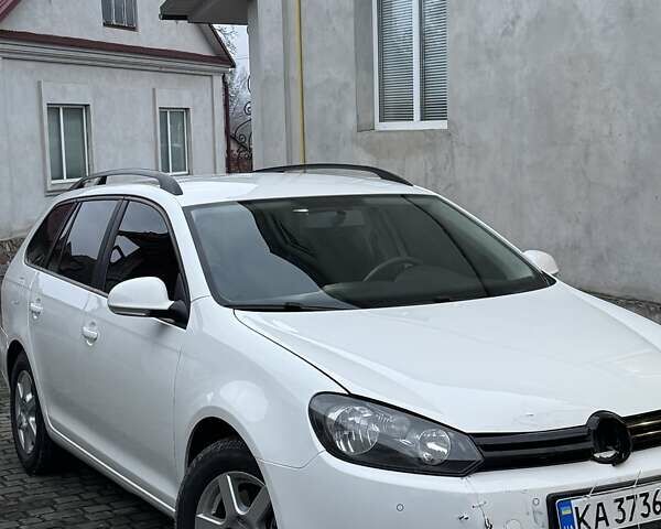 Белый Фольксваген Гольф, объемом двигателя 1.6 л и пробегом 235 тыс. км за 7200 $, фото 1 на Automoto.ua