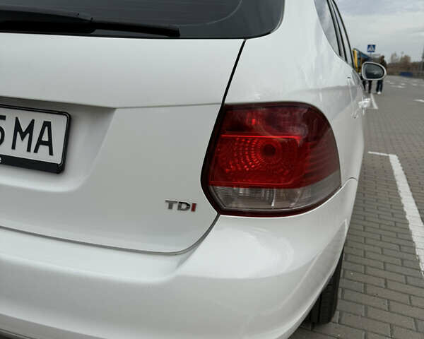 Белый Фольксваген Гольф, объемом двигателя 1.6 л и пробегом 228 тыс. км за 7900 $, фото 7 на Automoto.ua