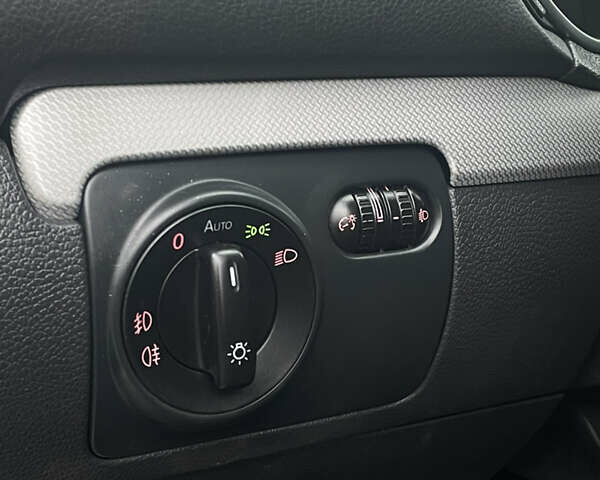 Белый Фольксваген Гольф, объемом двигателя 1.6 л и пробегом 177 тыс. км за 9900 $, фото 17 на Automoto.ua