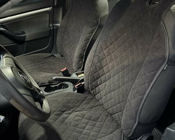 Белый Фольксваген Гольф, объемом двигателя 1.6 л и пробегом 235 тыс. км за 7200 $, фото 19 на Automoto.ua