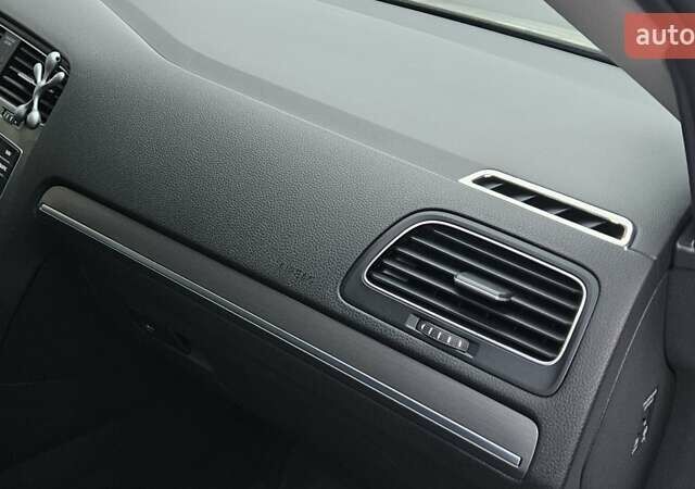 Белый Фольксваген Гольф, объемом двигателя 1.6 л и пробегом 214 тыс. км за 10800 $, фото 24 на Automoto.ua