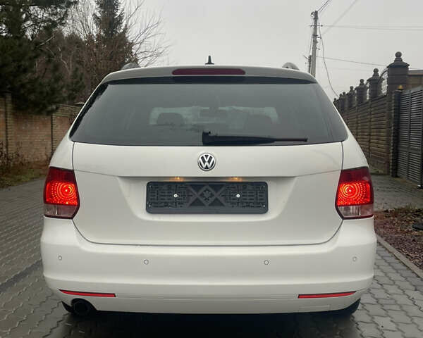 Белый Фольксваген Гольф, объемом двигателя 1.6 л и пробегом 177 тыс. км за 9900 $, фото 5 на Automoto.ua