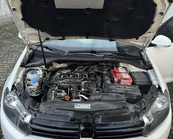 Белый Фольксваген Гольф, объемом двигателя 1.6 л и пробегом 235 тыс. км за 7200 $, фото 18 на Automoto.ua