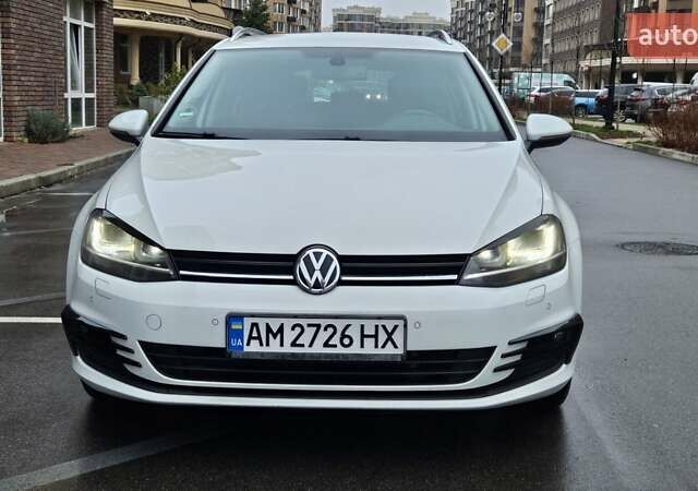 Белый Фольксваген Гольф, объемом двигателя 1.6 л и пробегом 214 тыс. км за 10800 $, фото 1 на Automoto.ua