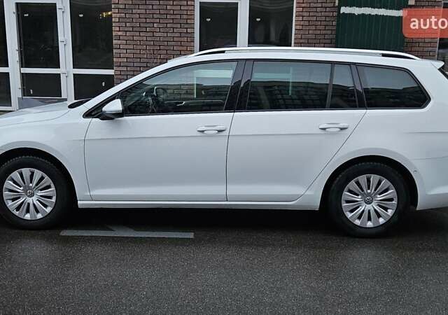 Белый Фольксваген Гольф, объемом двигателя 1.6 л и пробегом 214 тыс. км за 10800 $, фото 6 на Automoto.ua