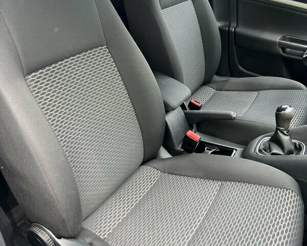 Белый Фольксваген Гольф, объемом двигателя 1.6 л и пробегом 228 тыс. км за 7900 $, фото 21 на Automoto.ua