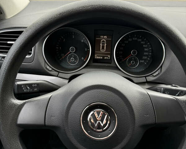 Белый Фольксваген Гольф, объемом двигателя 1.6 л и пробегом 228 тыс. км за 7900 $, фото 17 на Automoto.ua