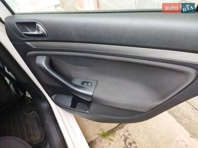 Білий Фольксваген Гольф, об'ємом двигуна 1.6 л та пробігом 202 тис. км за 7900 $, фото 14 на Automoto.ua