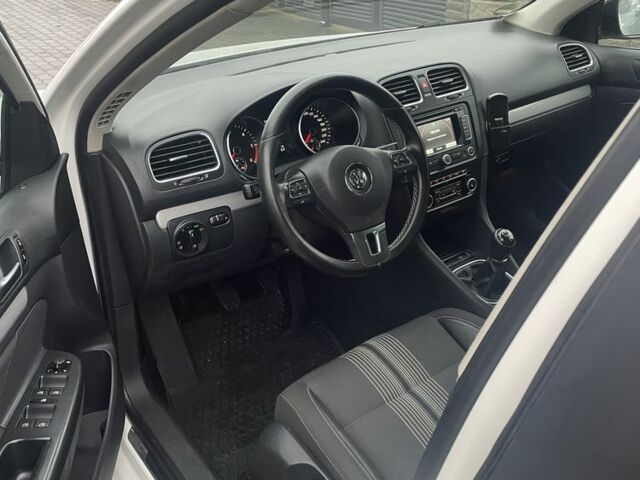 Белый Фольксваген Гольф, объемом двигателя 1.6 л и пробегом 177 тыс. км за 9900 $, фото 6 на Automoto.ua