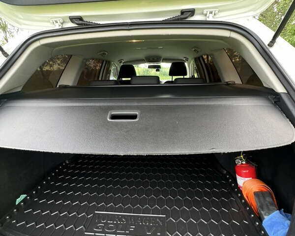 Белый Фольксваген Гольф, объемом двигателя 1.6 л и пробегом 228 тыс. км за 7900 $, фото 23 на Automoto.ua