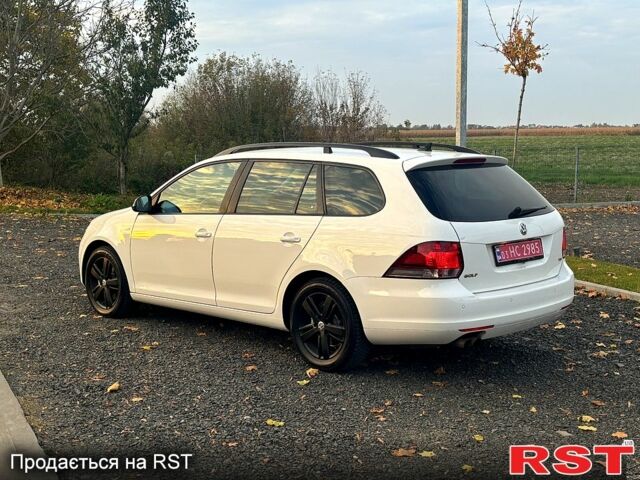 Белый Фольксваген Гольф, объемом двигателя 1.4 л и пробегом 213 тыс. км за 9000 $, фото 4 на Automoto.ua