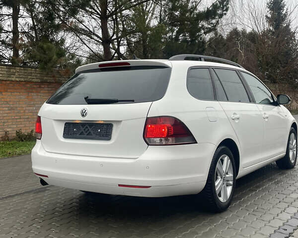 Белый Фольксваген Гольф, объемом двигателя 1.6 л и пробегом 177 тыс. км за 9900 $, фото 4 на Automoto.ua