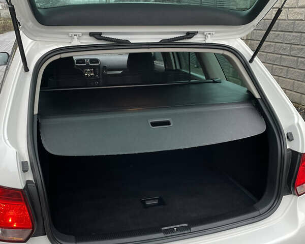 Белый Фольксваген Гольф, объемом двигателя 1.6 л и пробегом 177 тыс. км за 9900 $, фото 23 на Automoto.ua