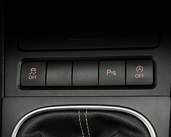 Белый Фольксваген Гольф, объемом двигателя 1.6 л и пробегом 177 тыс. км за 9900 $, фото 28 на Automoto.ua