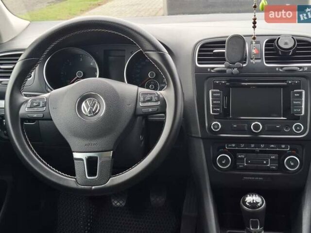 Белый Фольксваген Гольф, объемом двигателя 1.6 л и пробегом 293 тыс. км за 9300 $, фото 12 на Automoto.ua